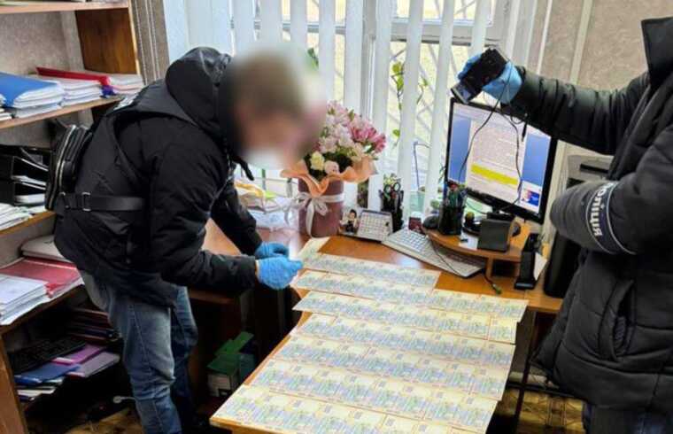 У Кривому Розі посадовець райради брав хабарі за ремонт укриттів