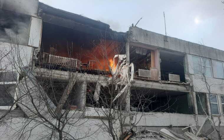 Оккупанты нанесли авиаудары по Купянскому району: погибла женщина, горит школа