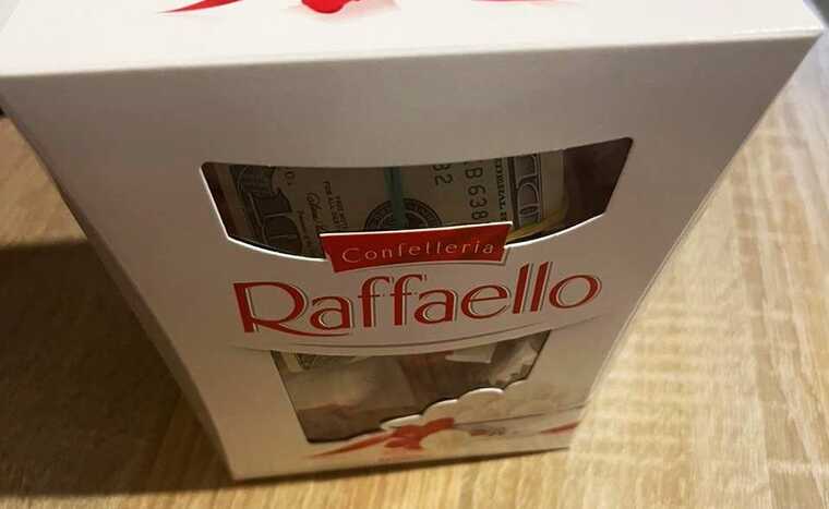 В Николаеве врач получил взятку в коробке с конфетами