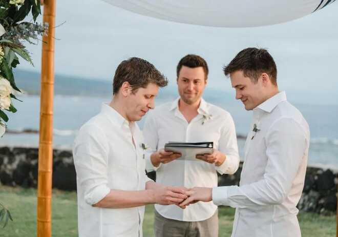 Основатель ChatGPT женился: фото со свадьбы мужчин попали в сеть