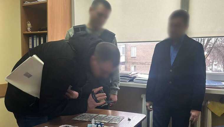 В Запорожье разоблачили на взятке чиновника городского совета