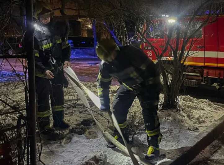 У Києві у сміттєзбірнику багатоповерхівки сталась пожежа: є загиблі