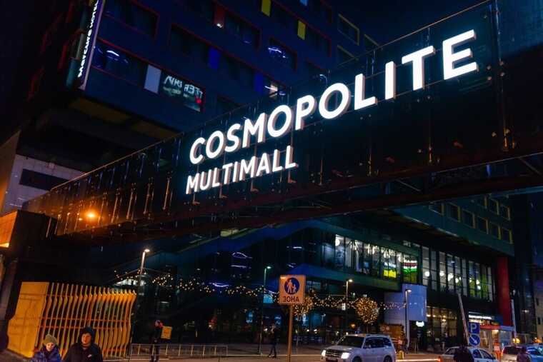 У Києві спалахнула пожежа в ТРЦ: людей евакуйовують