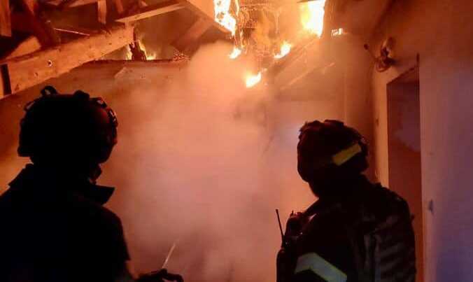 Окупанти обстріляли Херсон: з-під завалів врятовано чоловіка