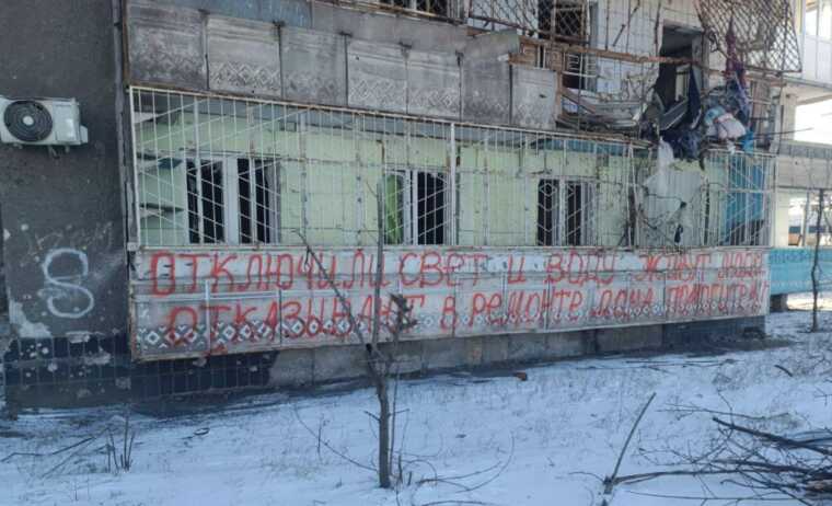 В оккупированном Мариуполе захватчики сносят дома, в которых живут люди