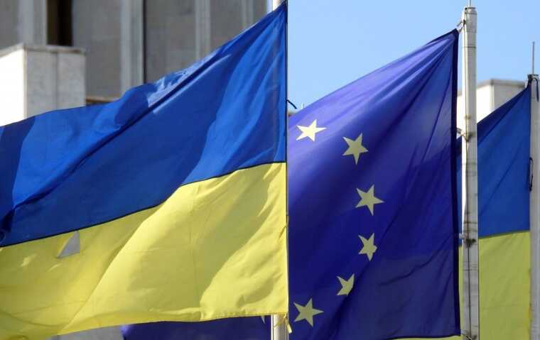 FT: Брюссель на вимогу Шольца перевіряє виконання членами ЄС постачання зброї Україні