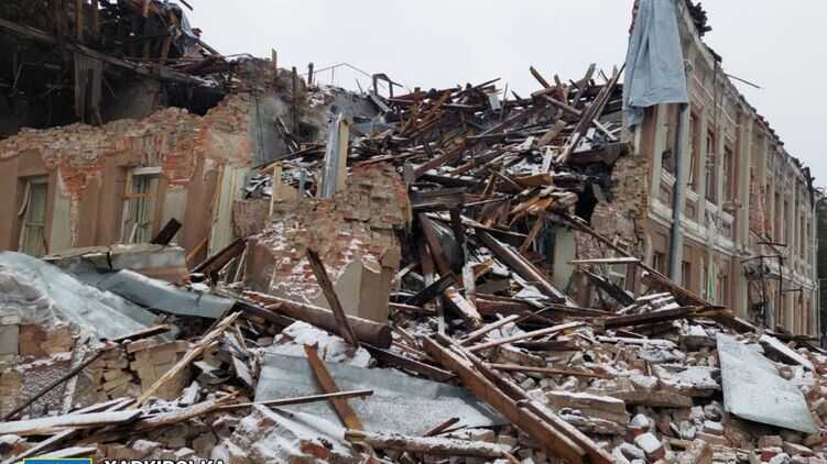 Окупанти вдарили керованою авіабомбою по цивільному підприємству у Вовчанську