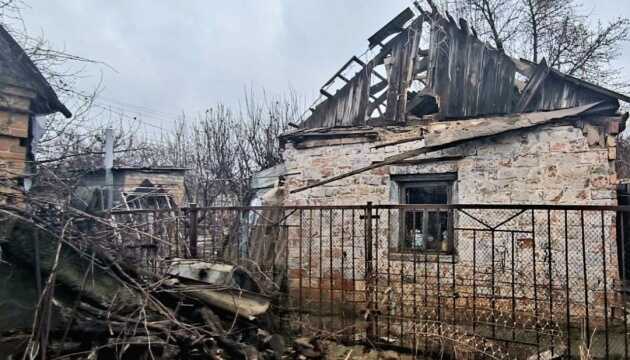 Окупанти обстріляли Нікополь з артилерії та тричі атакували дронами