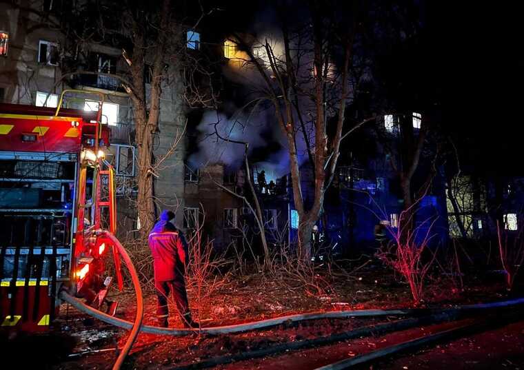 Нові деталі удару по Одесі: зруйновано фасад будинку, знищено автомобілі