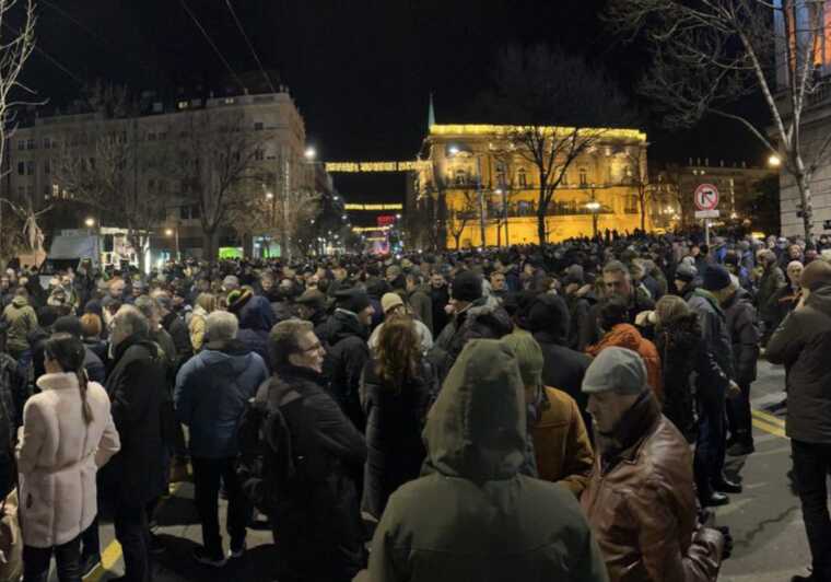 У Сербії через фальсифікації на виборах відновились протести