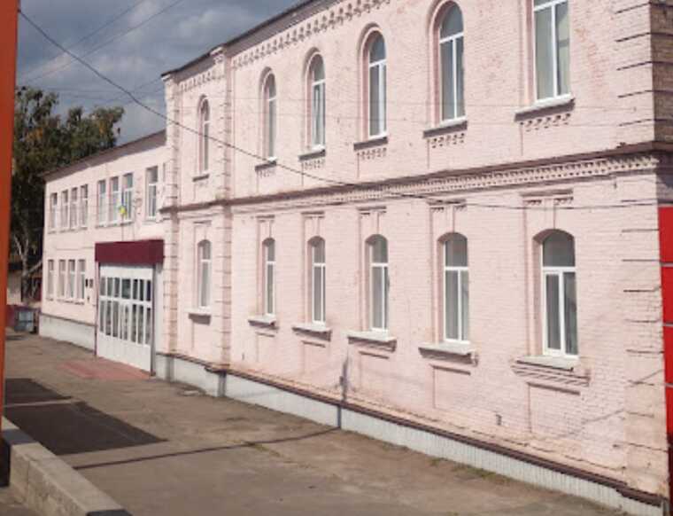 Інцидент у Київській гімназії: дитину штовхнули з висоти, а директор "умиває руки"