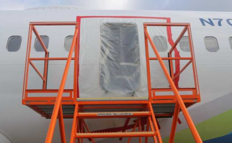      40  Boeing 737 MAX 9