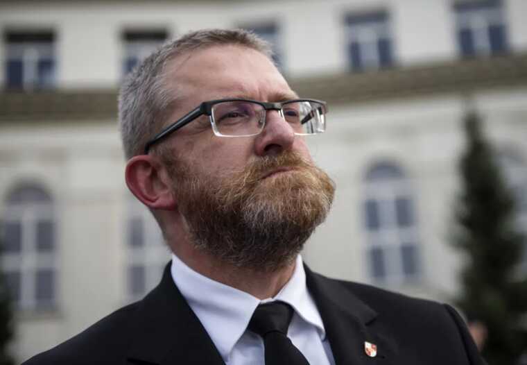 В Сеймі Польщі депутата-українофоба Гжегожа Брауна позбавили імунітету