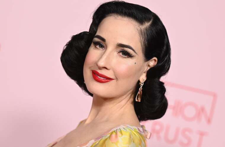 Діта фон Тіз вийшла на прогулянку в образі від українського дизайнера