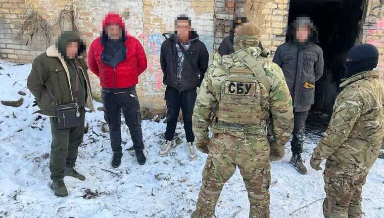 У Запоріжжі Нацполіція та СБУ знешкодили рекетирів: викрадали людей за неіснуючі борги