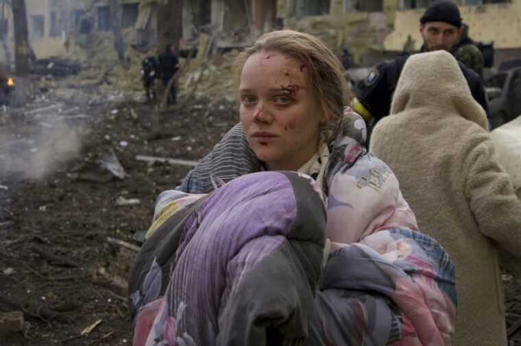 Выжившая после обстрела роддома в Мариуполе девушка поддержала Путина: "Конечная точка дна"