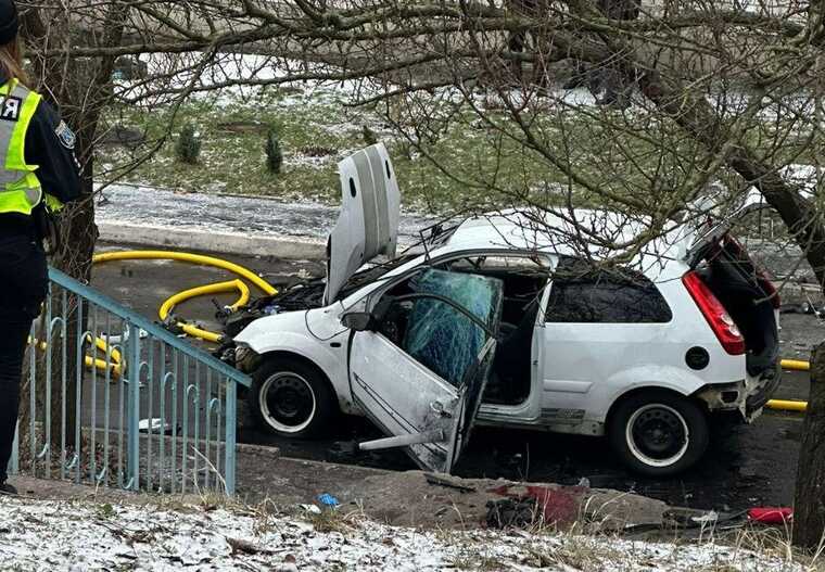 У Дніпрі вибухнув автомобіль із людьми всередині: травмовано водія