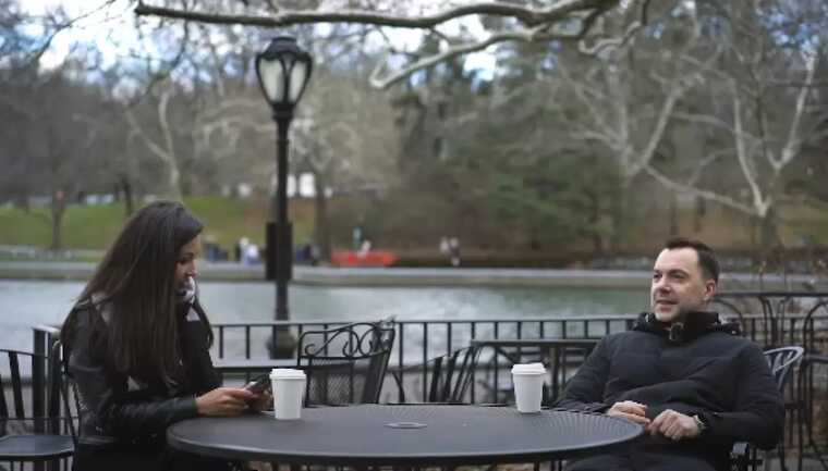 Олексій Арестович розповів про свій щомісячний дохід на YouTube