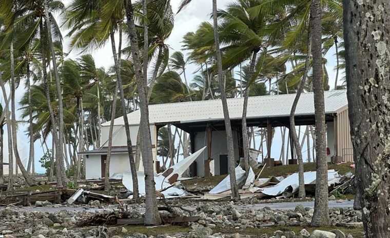 На Маршаллових островах гігантські хвилі затопили стратегічно важливу військову базу США