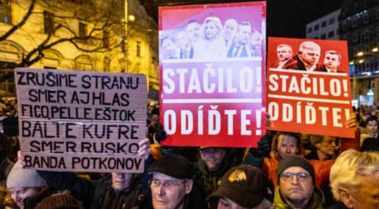 У столиці Словаччини пройшли протести проти уряду Фіцо: на вулицю вийшли тисячі людей
