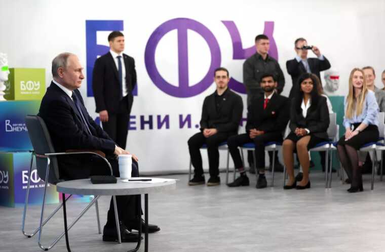 Поїздка Путіна в Калінінград: студентам заборонили хворіти, прати одяг і замовляти їжу – ЗМІ