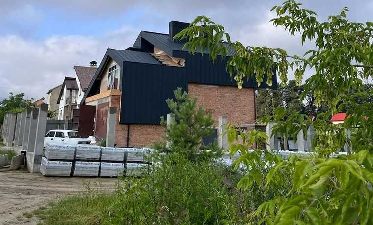 Подарований сину львівського військкома будинок у Брюховичах: суд закрив справу