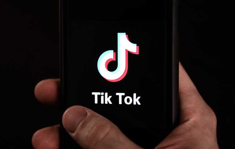 TikTok    ,   YouTube