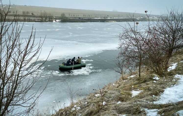 На Тернопільщині троє дітей провалилися під кригу: усі загинули