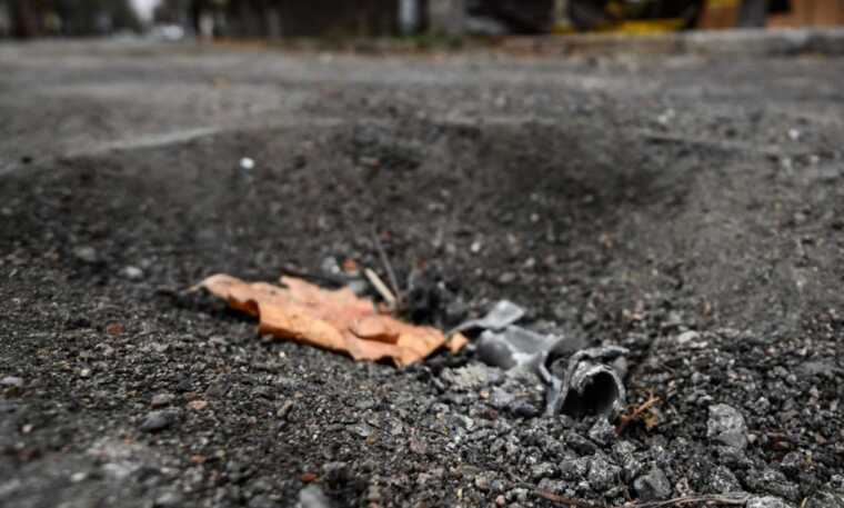 Оккупанты обстреляли Херсон: поврежден дом и энергосеть