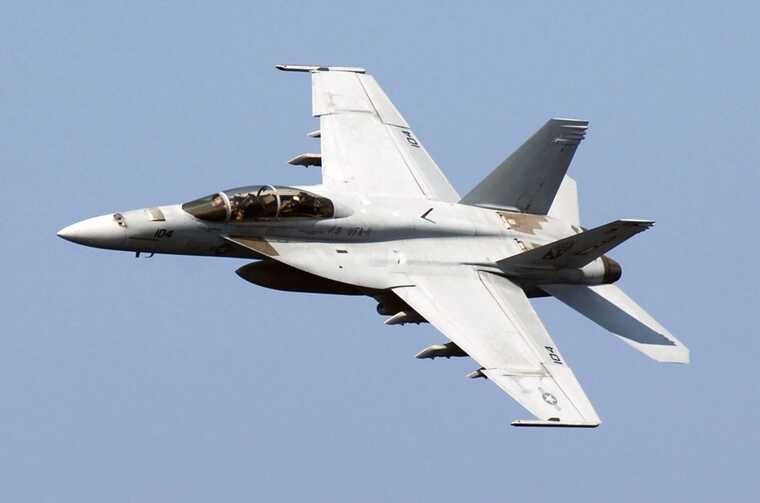      41  F/A-18 Hornet, - ̲