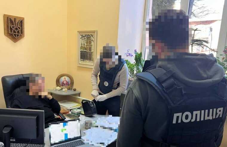 У Києві на хабарі затримали лікаря з медичного центру Міноборони