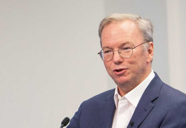 Бывший CEO Google тайно создает оснащенные ИИ дроны-камикадзе за 400 долларов