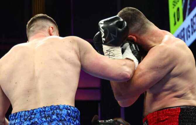 Знаменитий український суперваговик у першому раунді програв нокаутом