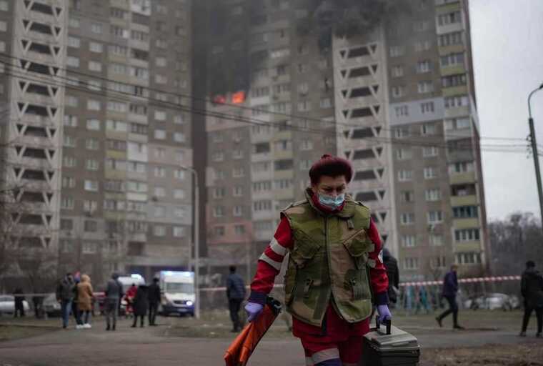 У Києві двоє загиблих через ракетну атаку, – Зеленський