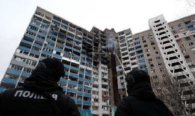 У Києві вже 3 загиблих і 14 поранених: ДСНС продовжує ліквідовувати наслідки атаки