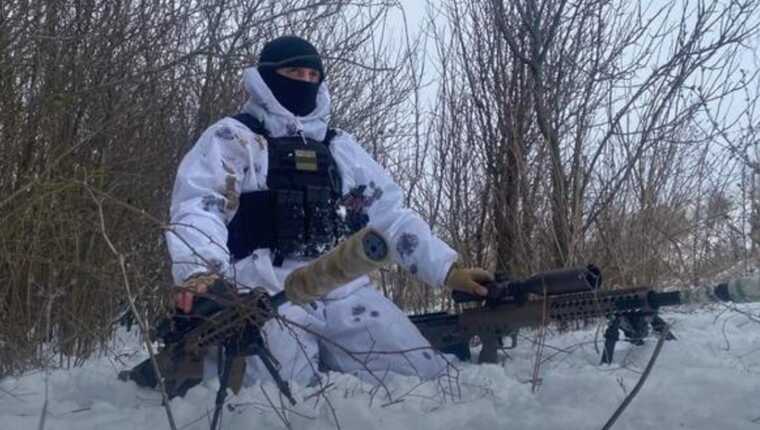 Український снайпер 11 години пролежав у засідці, щоб ліквідувати російського офіцера
