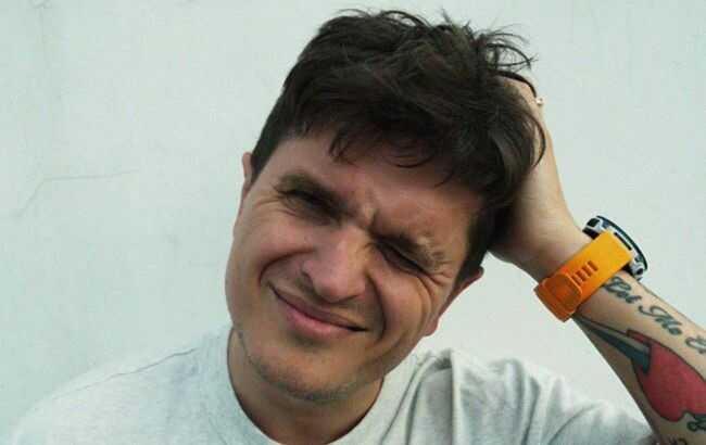 Українського телеведучого-батька трьох дітей Анатолія Анатоліча оштрафували на 1700 гривень через відсутність військового квитка