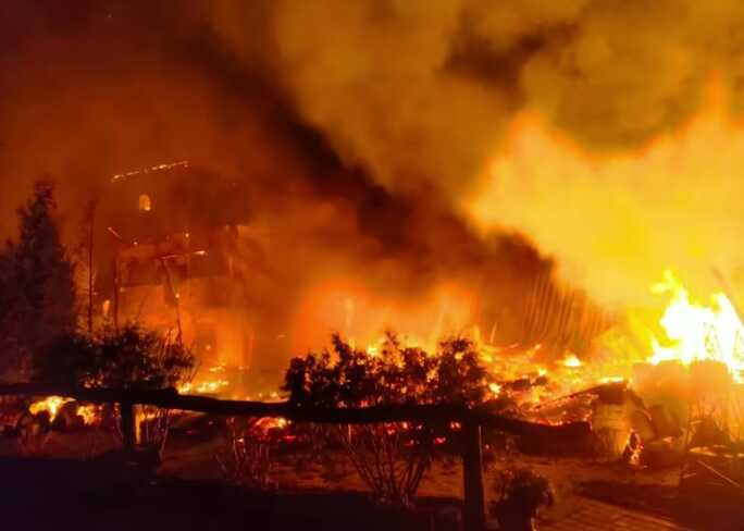 Атака БПЛА на Харківщині: палали будинки, готель, ресторан і автівки