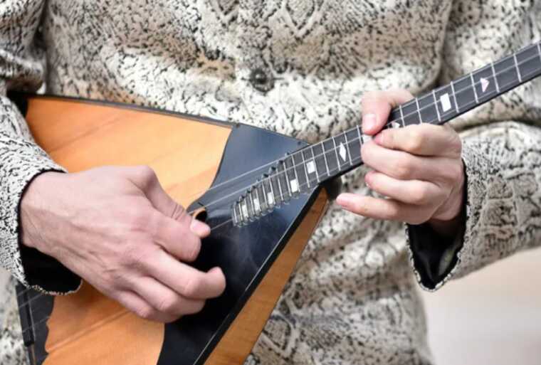 РФ отправит в зону боевых действий якутских студентов: будуть играть на балалайке