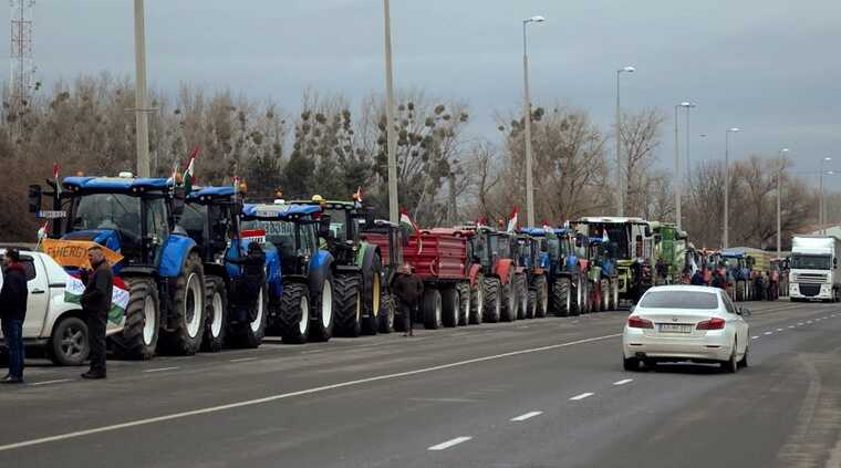 В Венгрии фермеры протестуют на границе с Украиной возле КПП "Захонь"