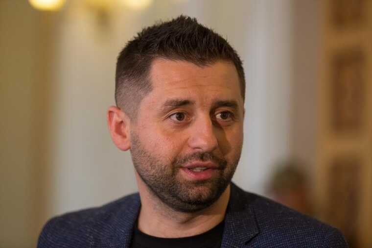 Арахамія заявив, що арештів рахунків ухилянтів точно не буде