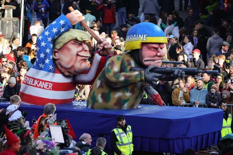 У німецьких містах пройшли традиційні паради: як висміяли Путіна та похвалили Зеленського