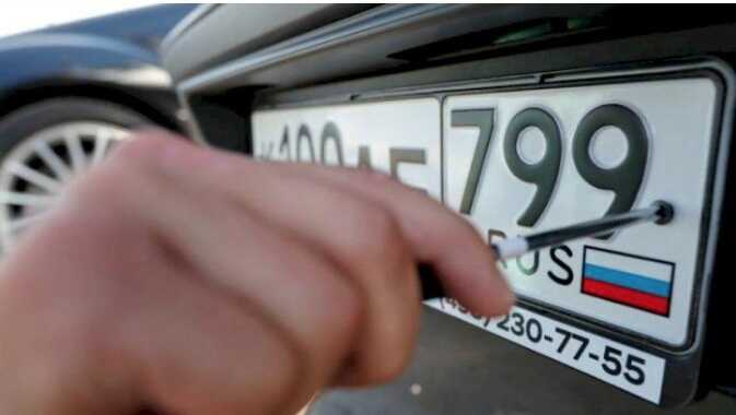 У Латвії завтра почнуть конфіскувати авто з російськими номерами: їх передаватимуть Україні