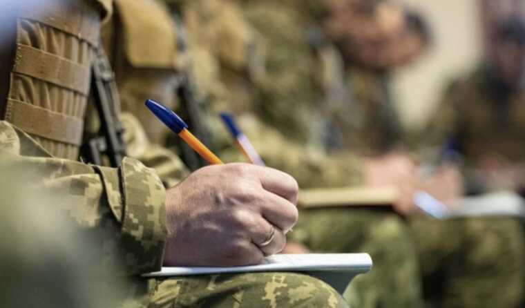 В правительстве рассматривают возможность бронировать работников от мобилизации за деньги