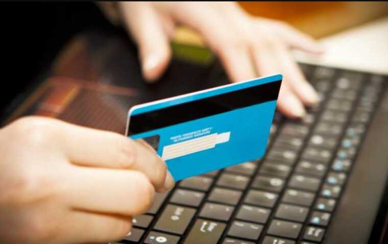 Жителька Прикарпаття перерахувала шахраям 110 тисяч гривень за переїзд у Британію