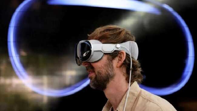 Люди масово повертають нещодавно куплені Apple Vision Pro, - The Verge