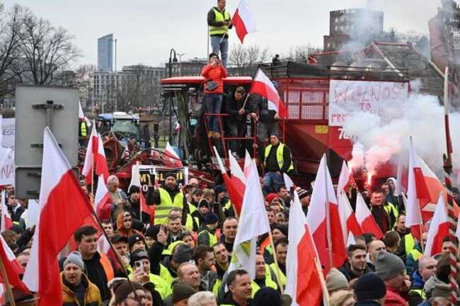 У Польщі фермери закидали яйцями представництво Єврокомісії