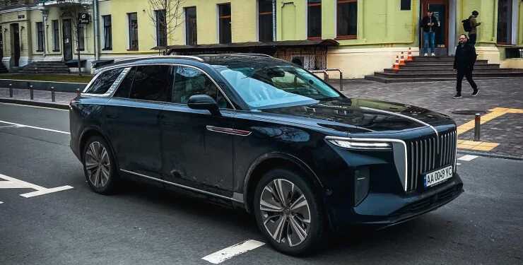 В столице заметили роскошный китайский электромобиль за 100 000 долларов