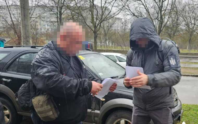 На Херсонщині офіцери військової служби правопорядку брали хабарі у солдат ЗСУ