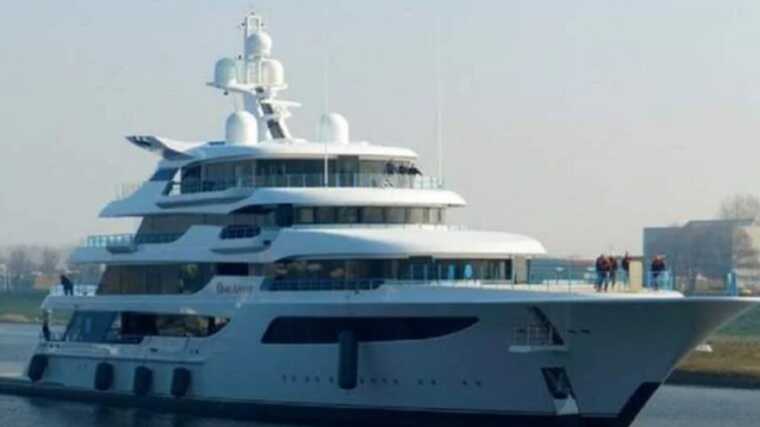 Кабмін погодив продаж арештованої яхти Віктора Медведчука